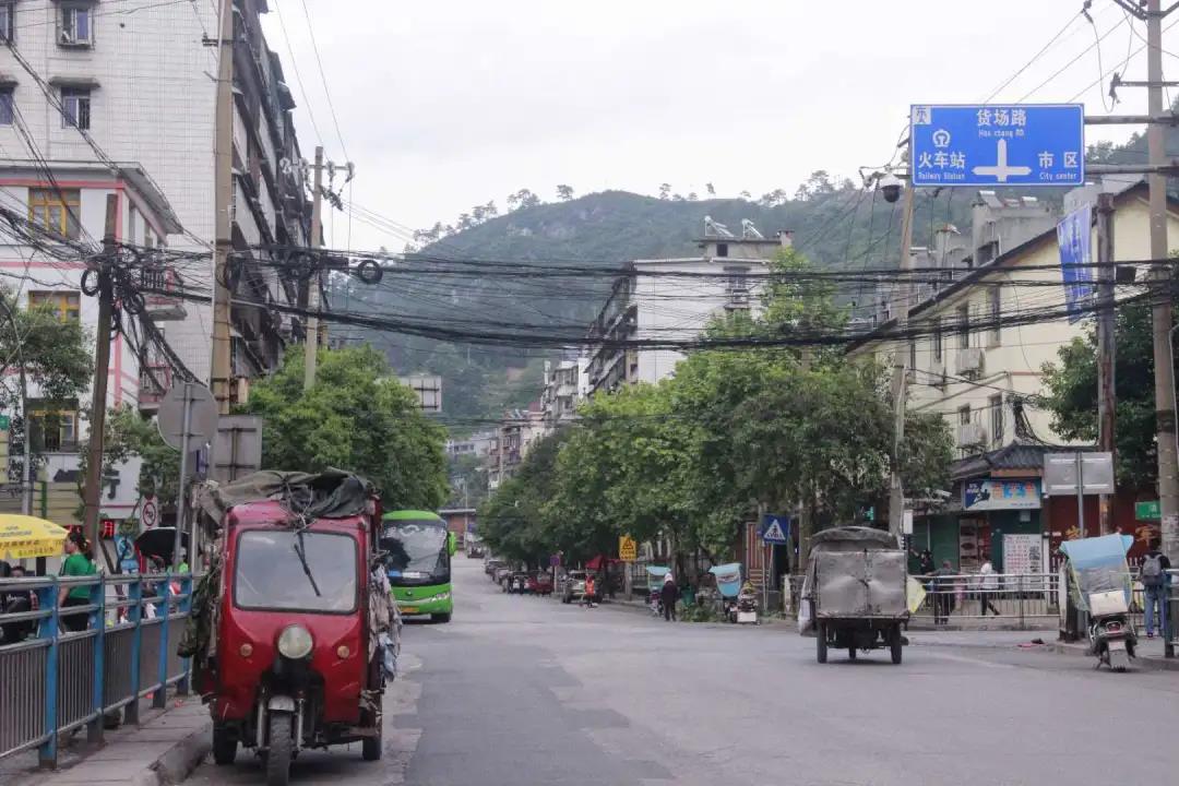 地?cái)偨?jīng)濟(jì)給旅游業(yè)帶來了什么影響？ 