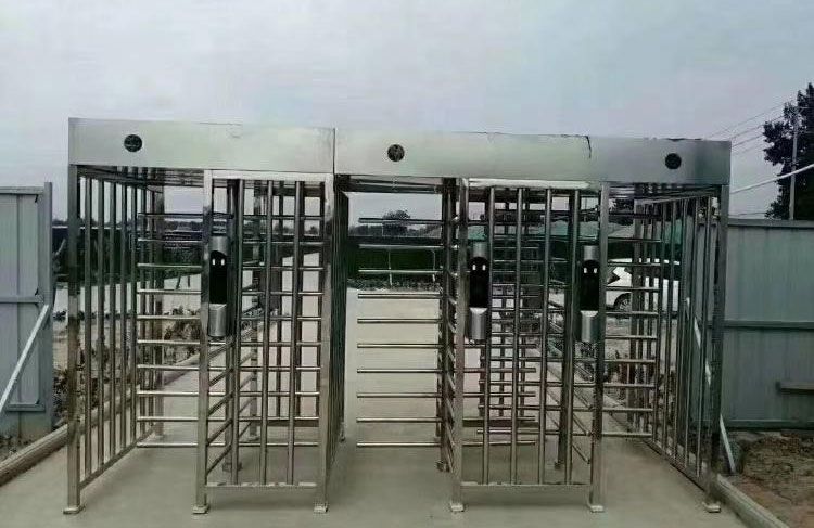 森林公園景區(qū)轉(zhuǎn)閘門合理分配出入口，人口密集也不怕