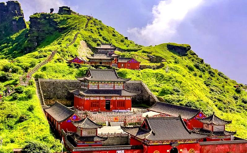 旅游景區(qū)網(wǎng)絡(luò)營(yíng)銷傳播信息的速度非?？?/></p><p>　　因?yàn)榫W(wǎng)絡(luò)傳播信息的速度非常快，所以旅游企業(yè)主要在網(wǎng)絡(luò)上發(fā)布關(guān)于旅游的信息，在一天之內(nèi)，就會(huì)被全世界各地的人們看到并有所了解，而游客也可以很輕松的找到適合自己的旅游線路及旅游產(chǎn)品，最終不斷擴(kuò)大旅游企業(yè)的市場(chǎng)份額。</p><p>　　<span style=