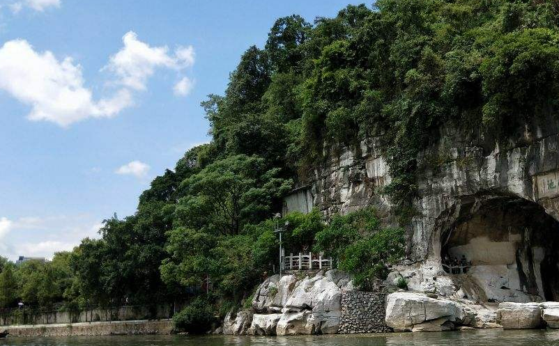 鄉(xiāng)村旅游營銷轉(zhuǎn)變傳統(tǒng)營銷觀念，進(jìn)入互聯(lián)網(wǎng)營銷模式